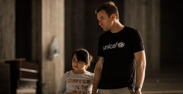 Ewan McGregor visitó a refugiados iraquíes y rompió en llanto-0